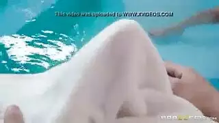 العاهرة المصدمة ألورا جينسون تتوسل للمزيد من القضيب