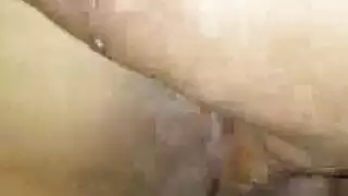 كسها الرطب المبتل يمتلئ بقضيب ياباني