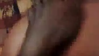 حركة جماع مزدوج: الفتاة الممتلئة تحب اللحم الطازج بعد جنس ثلاثي سمراء