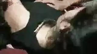 حركة إباحية قاسية: عشيق يمارس الجنس مع مهبل فتاة المتعة الضيق