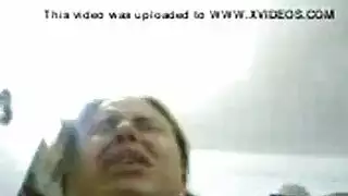 فتاة صغيرة تبكي مترجم