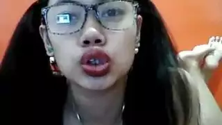 تمص زب ثم تأخذ زبين في فتحاتها