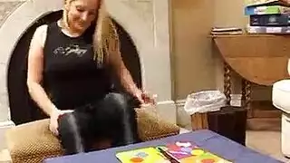 الحفلة أصبحت جامحة: جنس شرجي جماعي لسكرانة