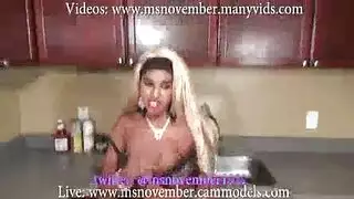 لصة سمينة تحصل على ثدييها الكبيرين وفرجها مستخدمين في شاحنة البضائع