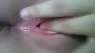 سمراء عاهرة تأخذ ركبًا عنيفًا ووجهًا سميكًا