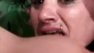 رجل بيخون مرت