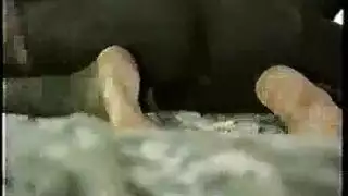 الشاب يعمل لامه و جارته مساج