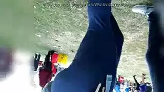 سمراء حارة بالكعب تريد كل ثقوبها ممتلئة بعنف