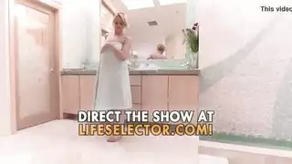 لمس الثدي من فوق الملابس