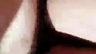 أول مرة شرجياً: الزوجة الشابة تُنكح بقوة من الخلف