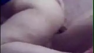 مسكها من تحت