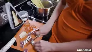 عارضات أكبر سنًا في جنس جماعي صريح تصنيف إباحي