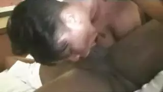 قضيب أسود كبير يدمر فرج السمراء المبلل بخشونة