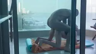 تصرخ من كبر الزب والعنف