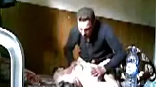 لاعب عربي يملأ طيز عاهرة بالسائل المنوي