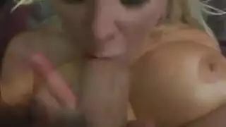 رفوف حليبية منحنية تتحمل هبوط قضيب إباحي قوي