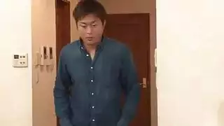 نكاح مزدوج عنيف مع قضيب سميك ونائبة الرئيس الممتلئة