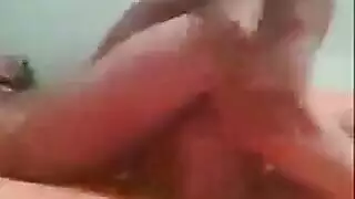 مطلقة مثيرة تئن بصوت عال في مشهد بورن صعب