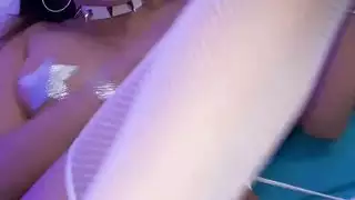 سامي باركر في جوارب الملابس الداخلية يمنح تايلر د اللعنة البرية خارج المجموعة