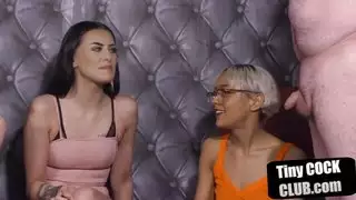 سيطرة نسائية صريحة: فتيات بالكعب العالي تستهزئ بوحشية برجل سمين بقضيب صغير