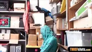 لص عربي مراهق يمارس الجنس معه كعقاب من ضابط قذر