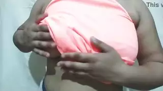 نينا المنضبطة شهوانياً: جلسة لينجري آسيوية سمينة وحشية