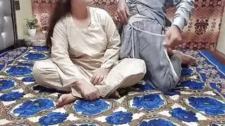 إباحية شرجية صعبة: فتاة باكستانية تأخذها بقسوة من رئيسها العربي