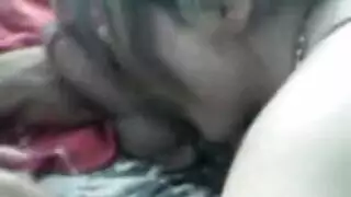 عاهرة جشعة تبتلع حمولتين في حلقها