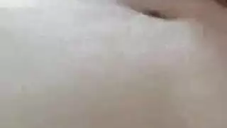 السائق يحصل على فم ممتلئ من فتاة عابرة عابرة