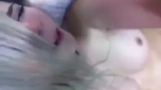 شريط جنس منفرد: فتاة مثيرة تصل للرعشة أمام الكاميرا