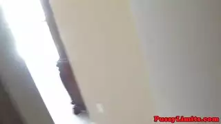 فعل منفرد خلفي: المشرد الأسمر ودسار أرجواني مهتز