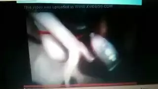 سائق توصيل أكبر سناً يأخذ قضيبين في وقت واحد