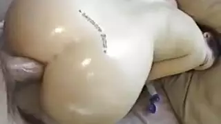 زب ينيك طيزي الجميل واحلى نيك خلفي مع نياكي الممحون الذي يمتعني بزبه