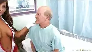شبان أفارقة مثليون في مشهد إباحي صريح