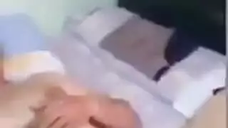 بنت تلعب في طيزو الولد