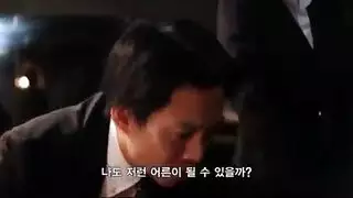 الشقراء المثيرة تأخذ القذف على وجهها