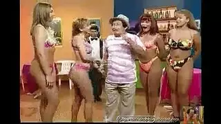 جدة مونيكا في علاقة جنسية جماعية طوال اليوم مع شباب مثيرين