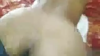 حياتها اجنبي وهي لبسه الروب